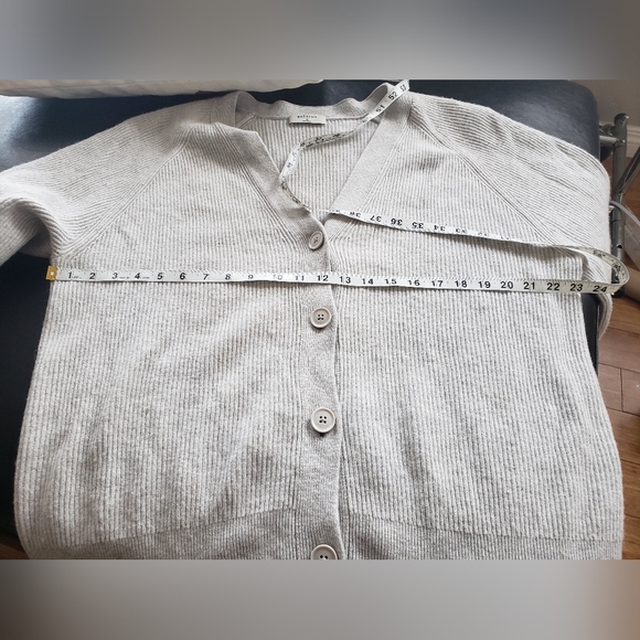 Wilfred wool linen blend light gray cardigan size Medium - Picture 8 of 9